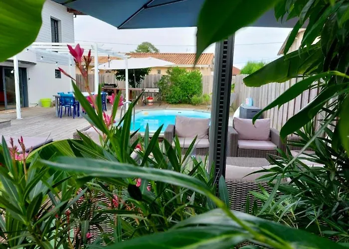 Elegante A Avec Piscine Privee ヴィラ