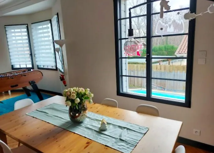 Elegante A Avec Piscine Privee * ビスカロッス