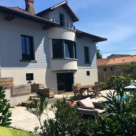 Elegante A Avec Piscine Privee Vila *